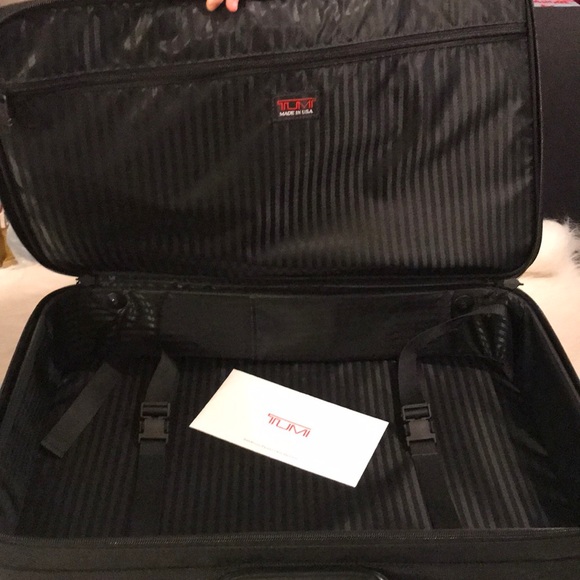 TUMI Carry On Luggage - Picture 7 of 9